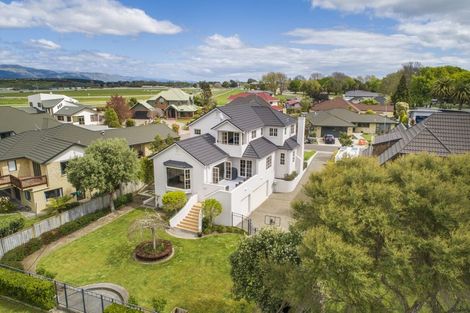 Photo of property in 11 The Oaks, Awapuni, Palmerston North, 4412