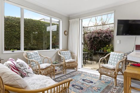 Photo of property in 2/12 Gradwell Place, Two Mile Bay, Taupo, 3330