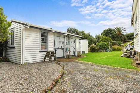 Photo of property in 10 North Street, Mokau, 4376