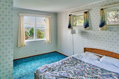 Photo of property in 5 Tirowhanga Road, Paremata, Porirua, 5024