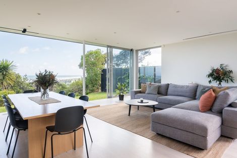 Photo of property in 70 Domain Crescent, Muriwai, Waimauku, 0881