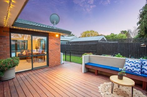 Photo of property in 2/12 Gleneagles Terrace, Ilam, Christchurch, 8053