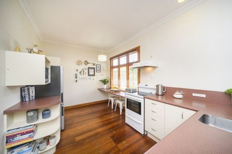 Photo of property in 32 Rangitira Avenue, Palmerston North, 4414