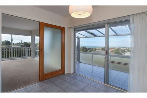 Photo of property in 832 East Coast Road, Oteha, Auckland, 0630