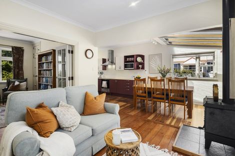 Photo of property in 10 Donald Crescent, Karori, Wellington, 6012