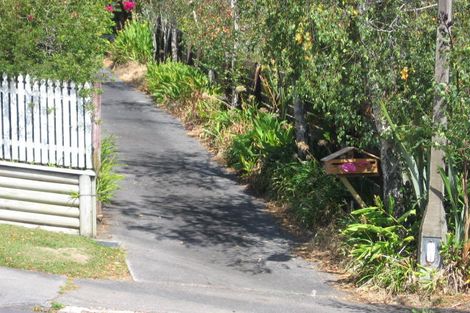 Photo of property in 2/8 Dianthus Place, Browns Bay, Auckland, 0630