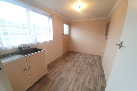 Photo of property in 16 Westmere Place, Takaro, Palmerston North, 4412