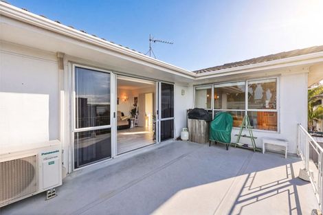 Photo of property in 19 Takutai Avenue, Bucklands Beach, Auckland, 2012