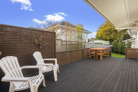 Photo of property in 5 Tauhara Street, Green Bay, Auckland, 0604