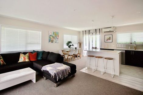 Photo of property in 2a Taipari Road, Te Atatu Peninsula, Auckland, 0610