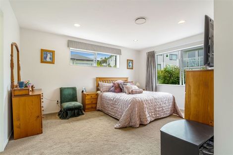 Photo of property in 21 Tawa Place, Orewa, 0931