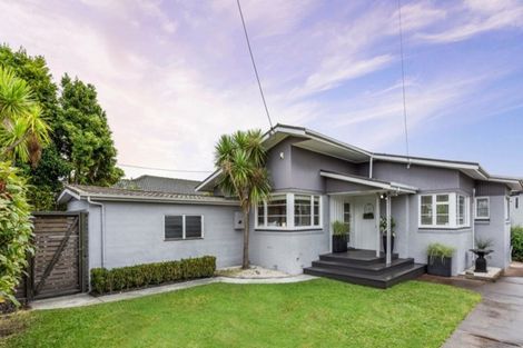 Photo of property in 15 Eversleigh Road, Belmont, Auckland, 0622