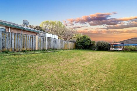Photo of property in 17 Greenberry Drive, Ranui, Auckland, 0612