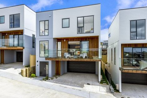 Photo of property in 591c East Coast Road, Browns Bay, Auckland, 0632