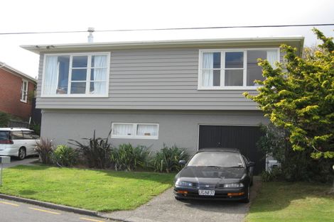 Photo of property in 28 Longcroft Terrace, Newlands, Wellington, 6037