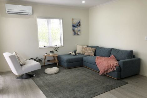 Photo of property in 17 Warbler Crescent, Papakura, 2110