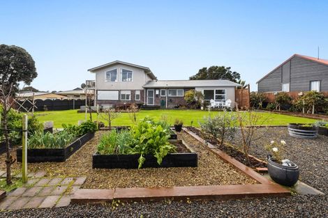Photo of property in 11 Pohutukawa Drive, Opunake, 4616