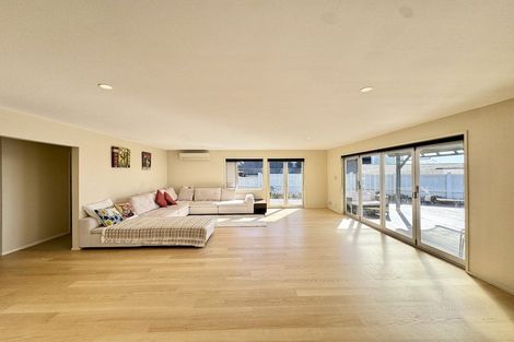 Photo of property in 2 Cliff Road, Torbay, Auckland, 0630