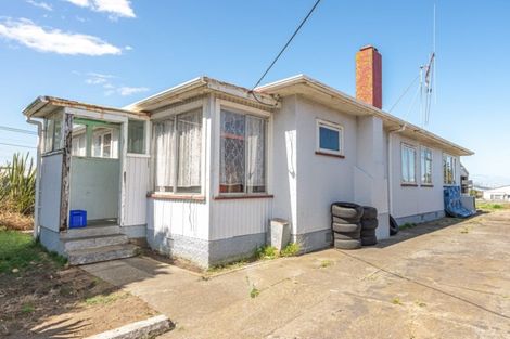 Photo of property in 70 Manuka Street, Castlecliff, Whanganui, 4501
