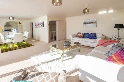 Photo of property in 2/7 Gossamer Drive, Pakuranga Heights, Auckland, 2010