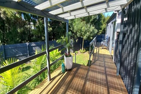 Photo of property in 2 Meenas Place, Cable Bay, 0420