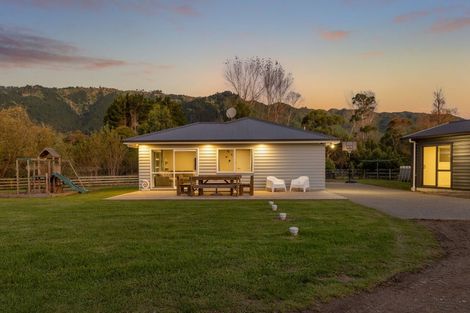 Photo of property in 105 Peka Peka Road, Peka Peka, Waikanae, 5391