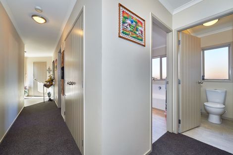 Photo of property in 25 Masefield Terrace, Kelvin Grove, Palmerston North, 4414