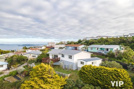 Photo of property in 21 Sunhaven Drive, Newlands, Wellington, 6037