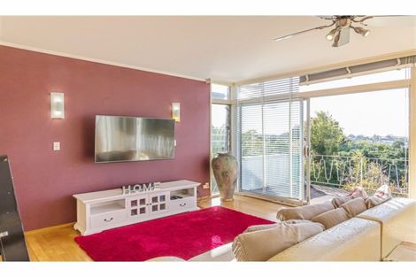 Photo of property in 181 Glenfield Road, Hillcrest, Auckland, 0627