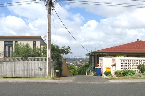 Photo of property in 1/11 Castor Bay Road, Castor Bay, Auckland, 0620