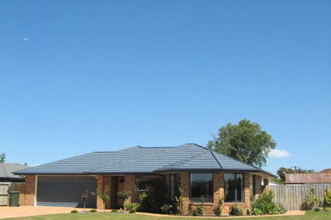 Photo of property in 37 Coolspring Way, Redwood, Christchurch, 8051