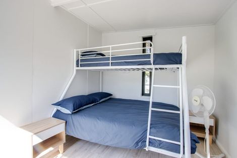 Photo of property in 60 Gillies Crescent, Waimarama, Havelock North, 4294