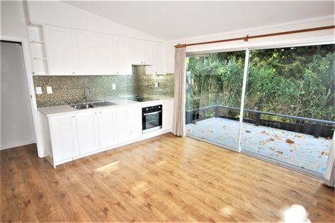 Photo of property in 2/64 Exmouth Road, Northcote, Auckland, 0627