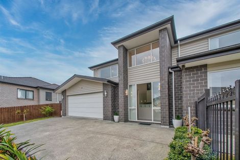 Photo of property in 11 San Casello Rise, Henderson, Auckland, 0612