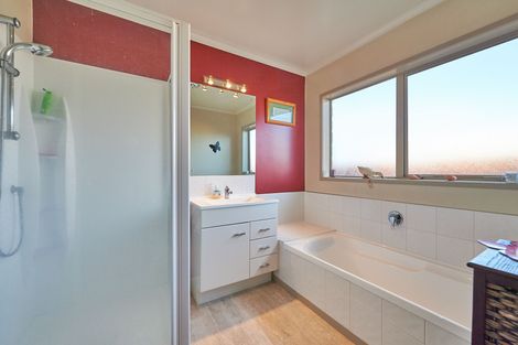 Photo of property in 25 Masefield Terrace, Kelvin Grove, Palmerston North, 4414