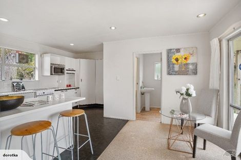 Photo of property in 27a Clairville Crescent, Wai O Taiki Bay, Auckland, 1072