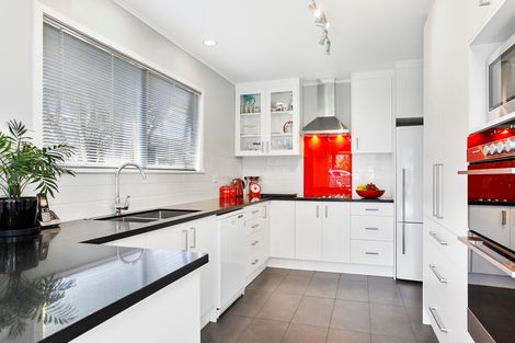 Photo of property in 108 Cliff View Drive, Green Bay, Auckland, 0604