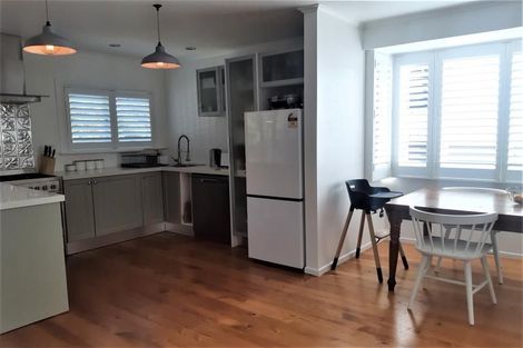 Photo of property in 40 Tiri Tiri Road, Birkdale, Auckland, 0626