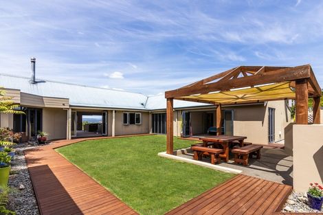 Photo of property in 400 Gillespie Place, Acacia Bay, Taupo, 3385