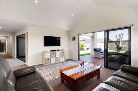 Photo of property in 6 Lewis Way, Cambridge, 3434