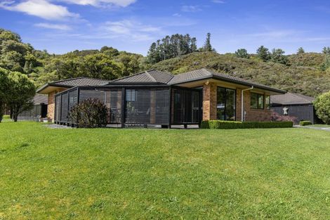 Photo of property in 15 Aragon Grove, Kingsley Heights, Upper Hutt, 5018