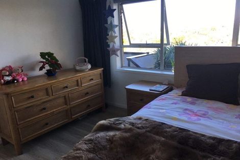 Photo of property in 2/2 Camelot Place, Glenfield, Auckland, 0629