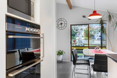 Photo of property in 108 Cliff View Drive, Green Bay, Auckland, 0604