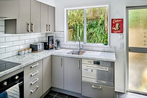 Photo of property in 18a Cheltenham Terrace, Newlands, Wellington, 6037