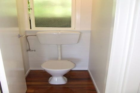 Photo of property in 4 Royston Way, Newlands, Wellington, 6037