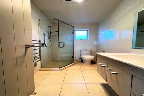 Photo of property in 18 Mulroy Place, Pinehill, Auckland, 0632