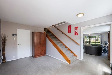 Photo of property in 70 Pinehaven Road, Pinehaven, Upper Hutt, 5019