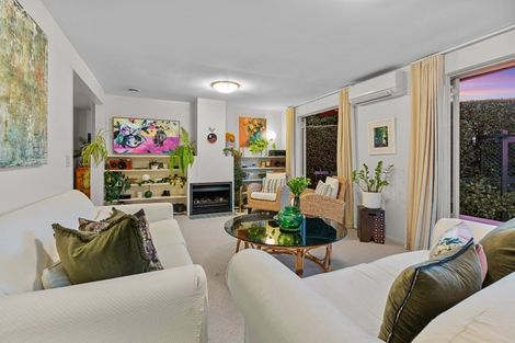 Photo of property in 2/7 Morton Avenue, Forrest Hill, Auckland, 0620