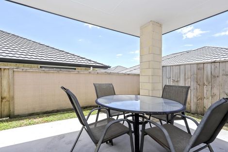 Photo of property in 17 Richardson Road, Omokoroa, 3114