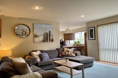 Photo of property in 21 Angel Way, Stanmore Bay, Whangaparaoa, 0932